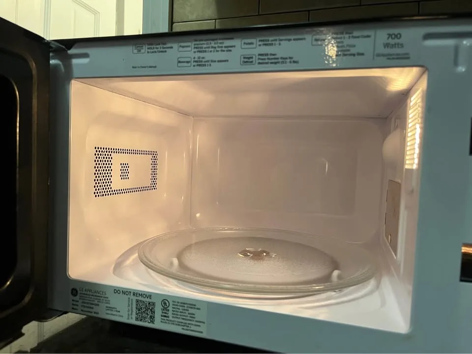 Small countertop Microwave GE - 0.7 Cu image indicator(3)