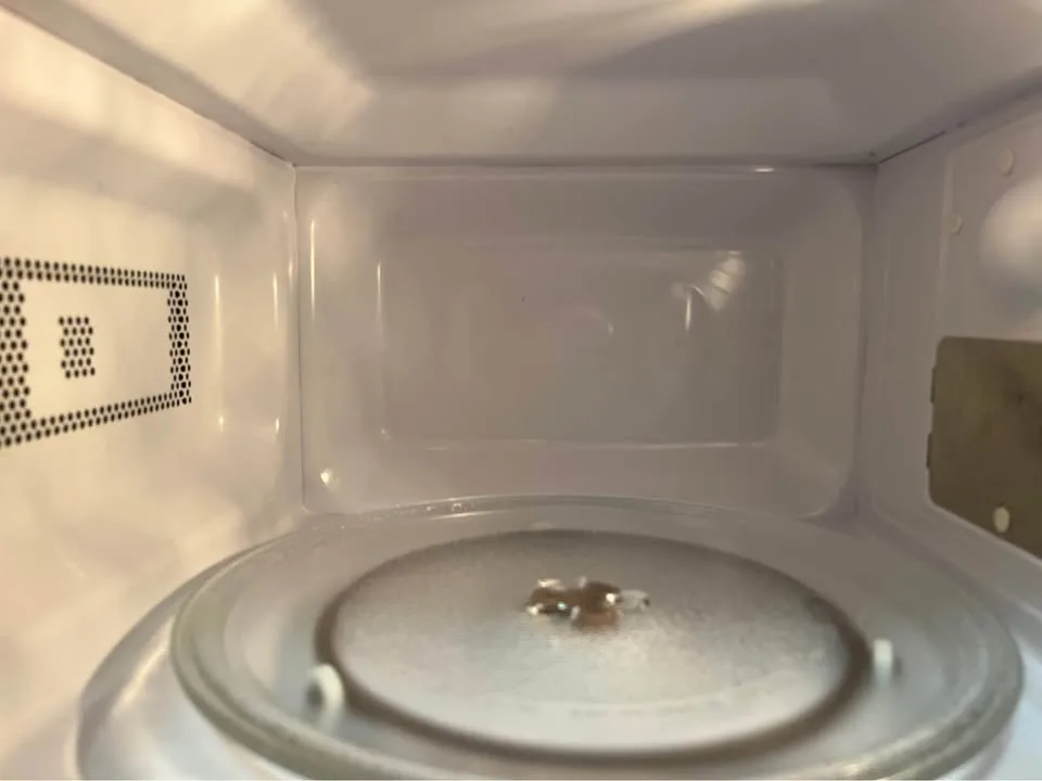 Small countertop Microwave GE - 0.7 Cu image indicator(5)