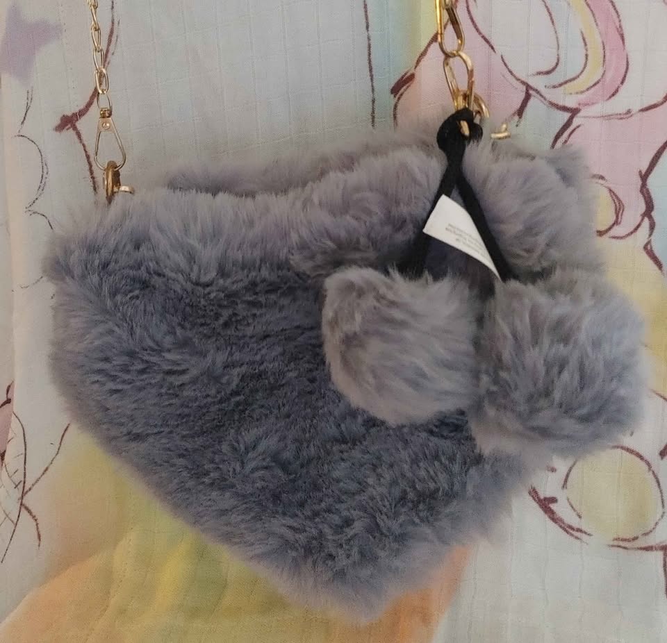 Heart-Shaped Fuzzy Grey Crossbody Purse - photo 3
