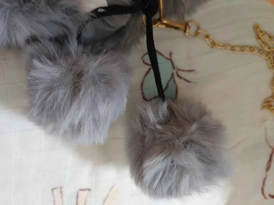 Heart-Shaped Fuzzy Grey Crossbody Purse image indicator(4)