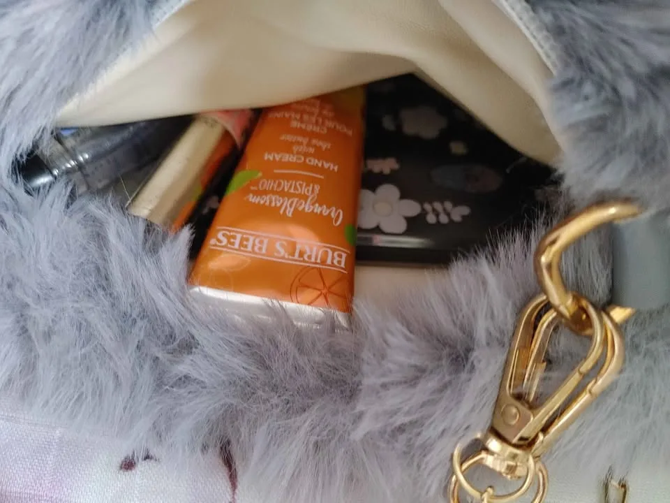 Heart-Shaped Fuzzy Grey Crossbody Purse image indicator(5)