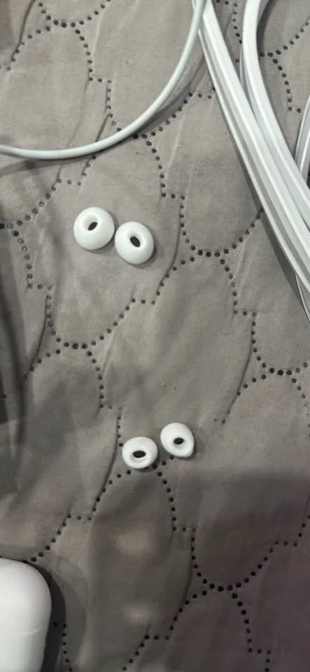 AirPods Generation 2 Pro image indicator(3)