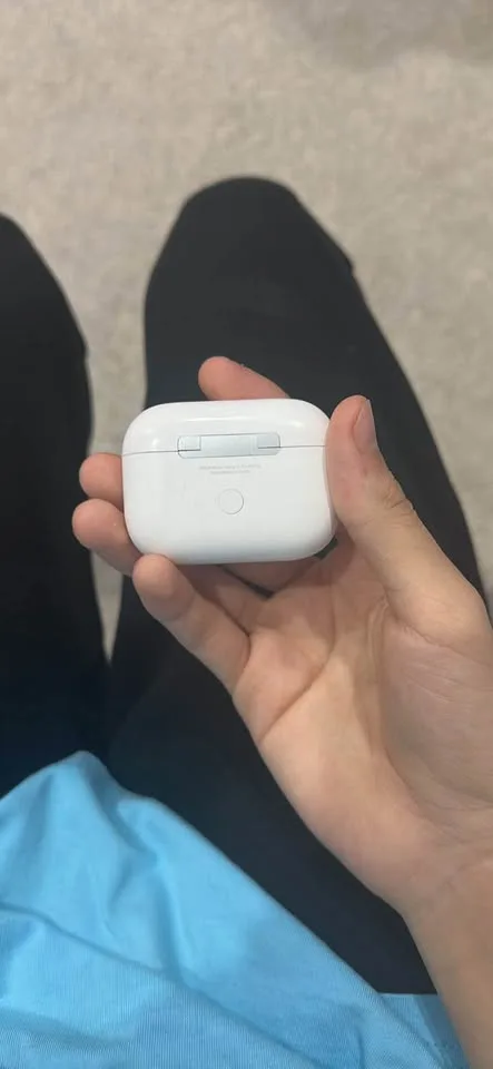 AirPods Generation 2 Pro image indicator(4)