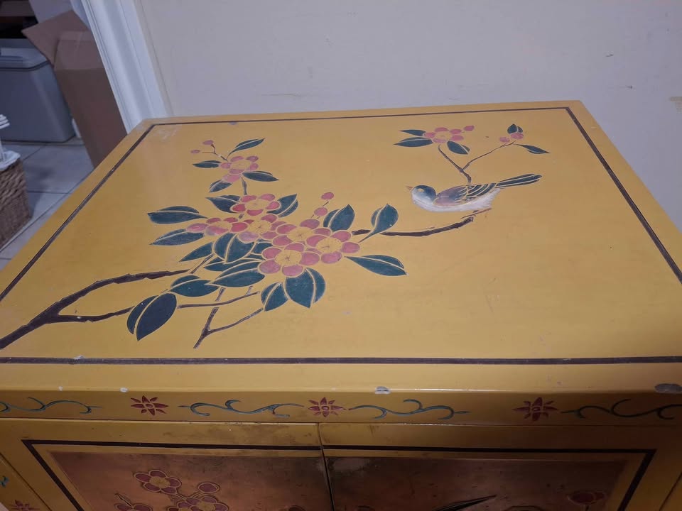 Vintage Chinese handpainted wooden cabinet - photo 2
