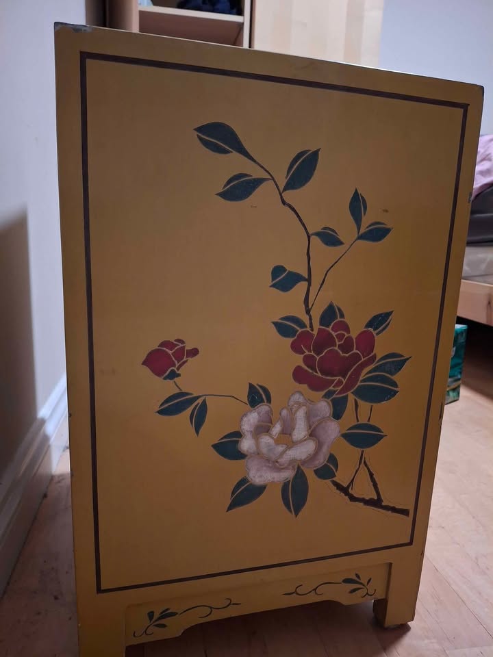 Vintage Chinese handpainted wooden cabinet - photo 4