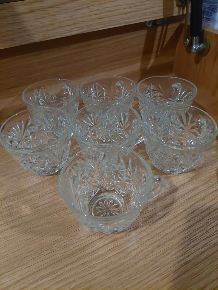 Set of 7 Glass Teacups image indicator(4)