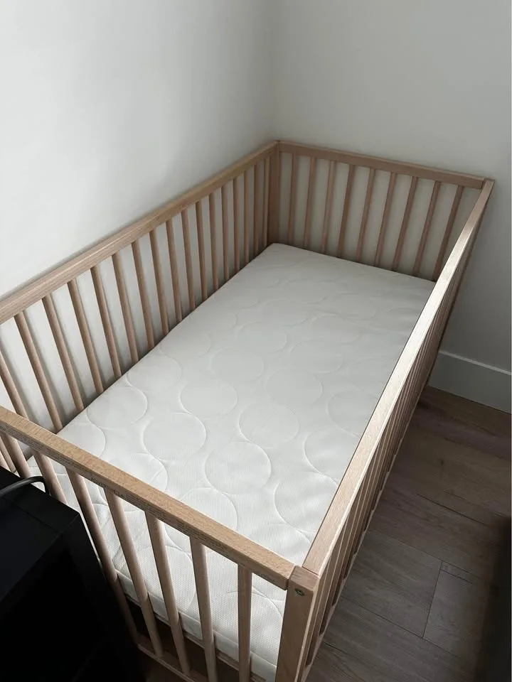 IKEA Sniglar crib with IKEA mattress image indicator(2)