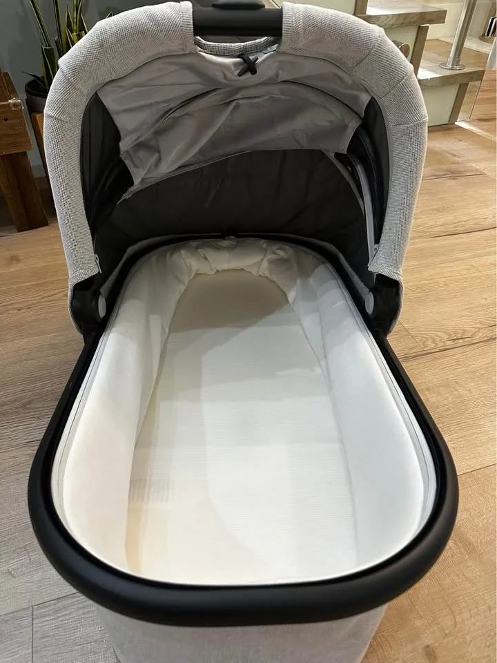 Uppa baby bassinet image indicator(2)