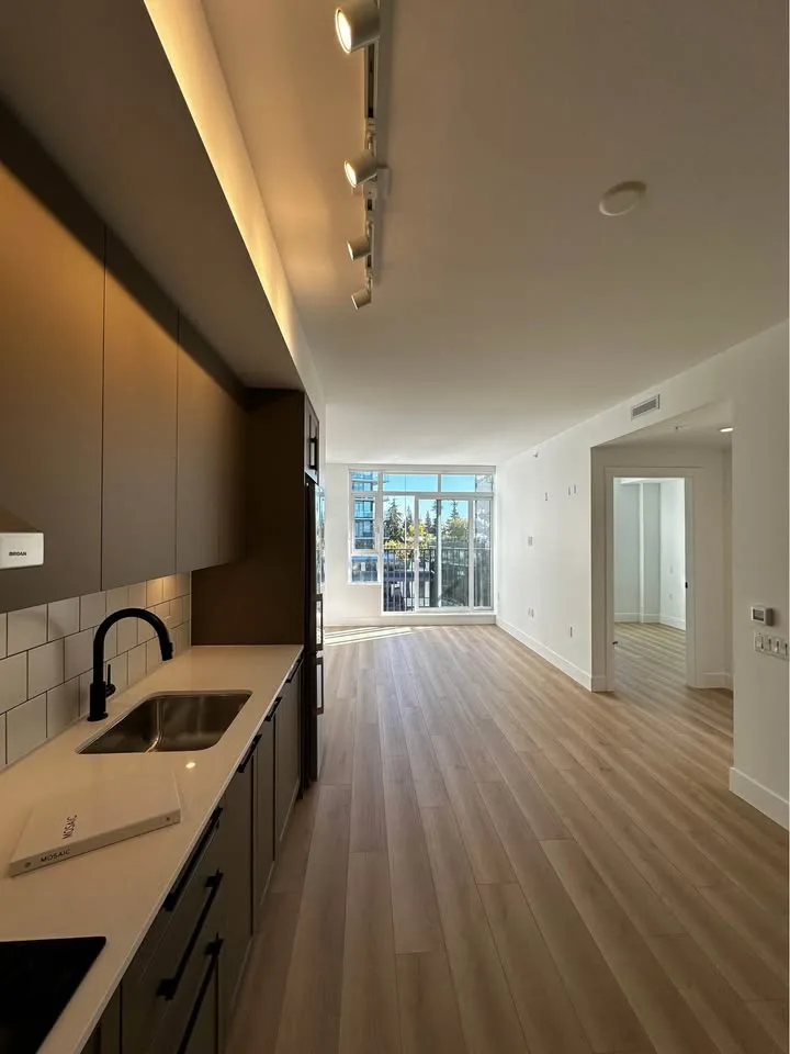 SFU 1 Bed 1 Bath - Apartment image indicator(2)