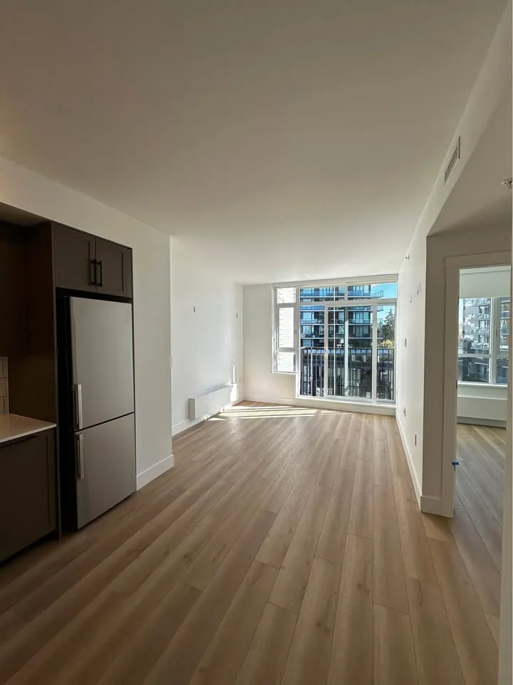 SFU 1 Bed 1 Bath - Apartment image indicator(5)