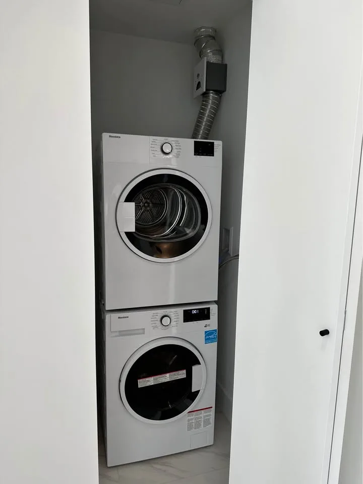 SFU 1 Bed 1 Bath - Apartment image indicator(6)