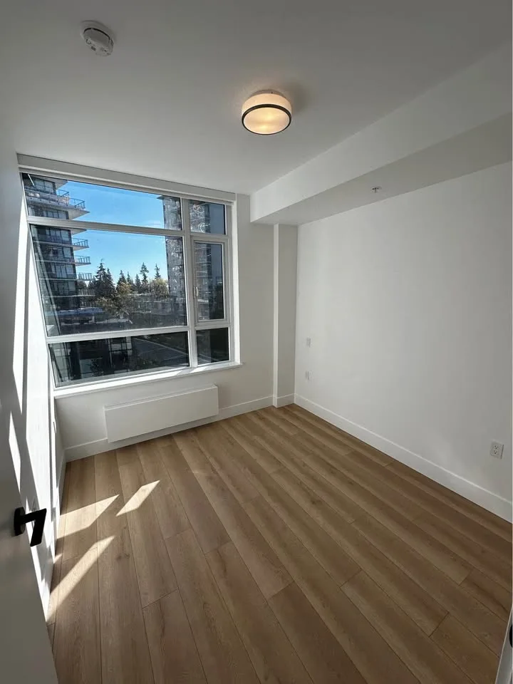 SFU 1 Bed 1 Bath - Apartment image indicator(8)