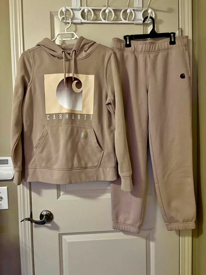 Carhartt “relaxed fit” size 4-6