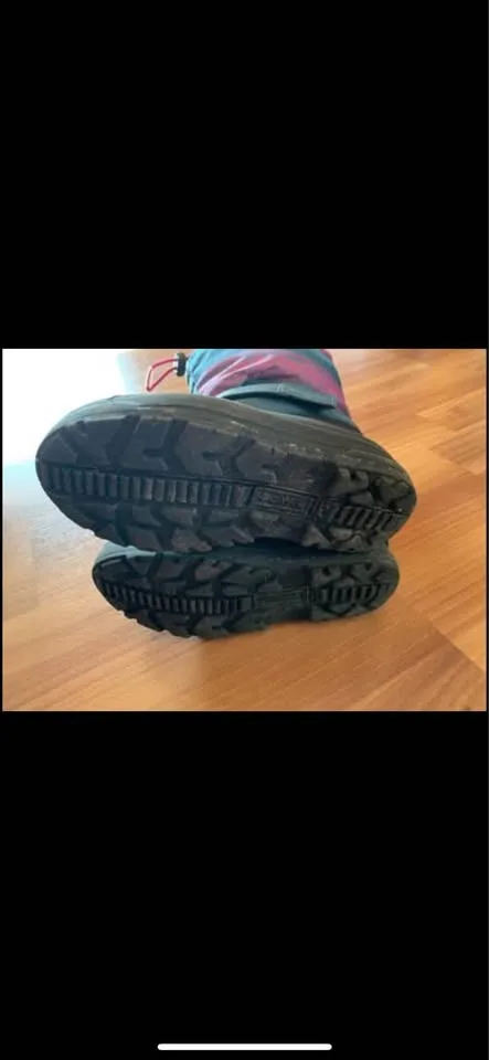 Sorel winter boots youth sz 4 image indicator(3)