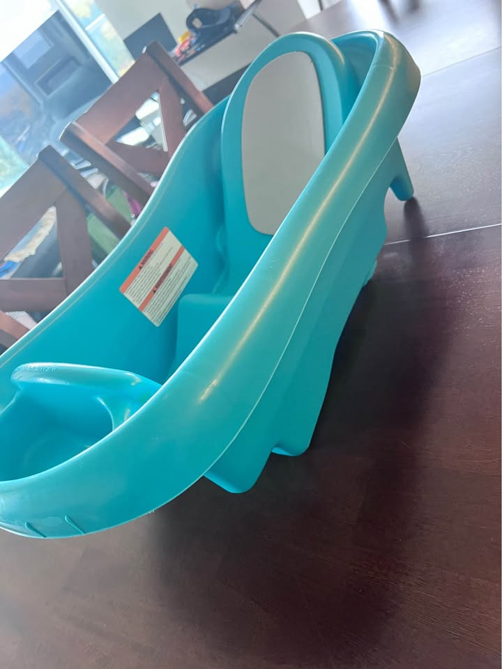 Baby High Chair + Baby Bath Tub - photo 3