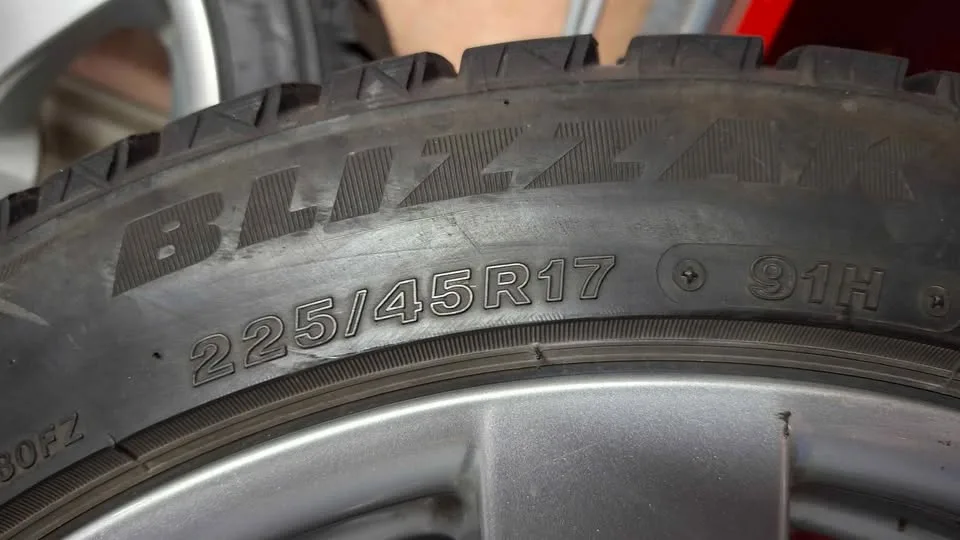 BMW Bridgestone Blizzak Snows image indicator(3)