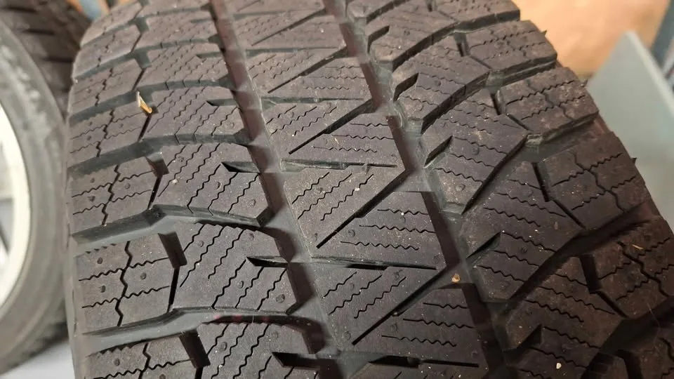 BMW Bridgestone Blizzak Snows image indicator(7)