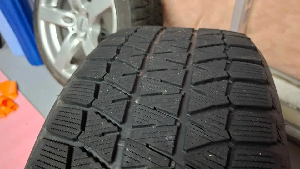 BMW Bridgestone Blizzak Snows image indicator(8)