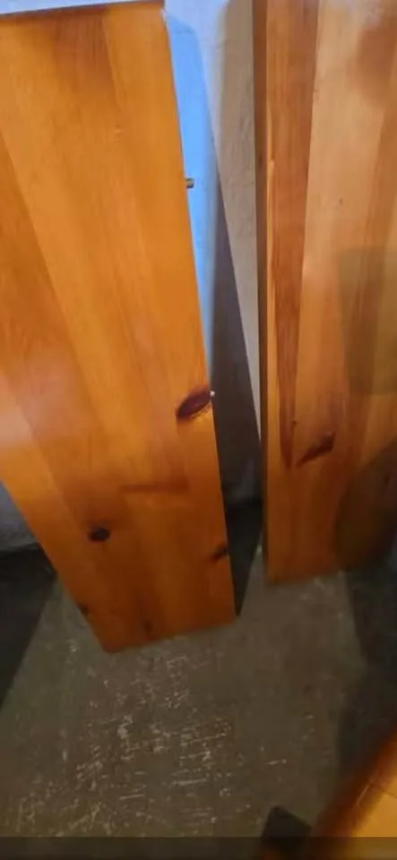 Round dining table - very sturdy image indicator(6)