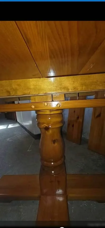 Round dining table - very sturdy image indicator(8)