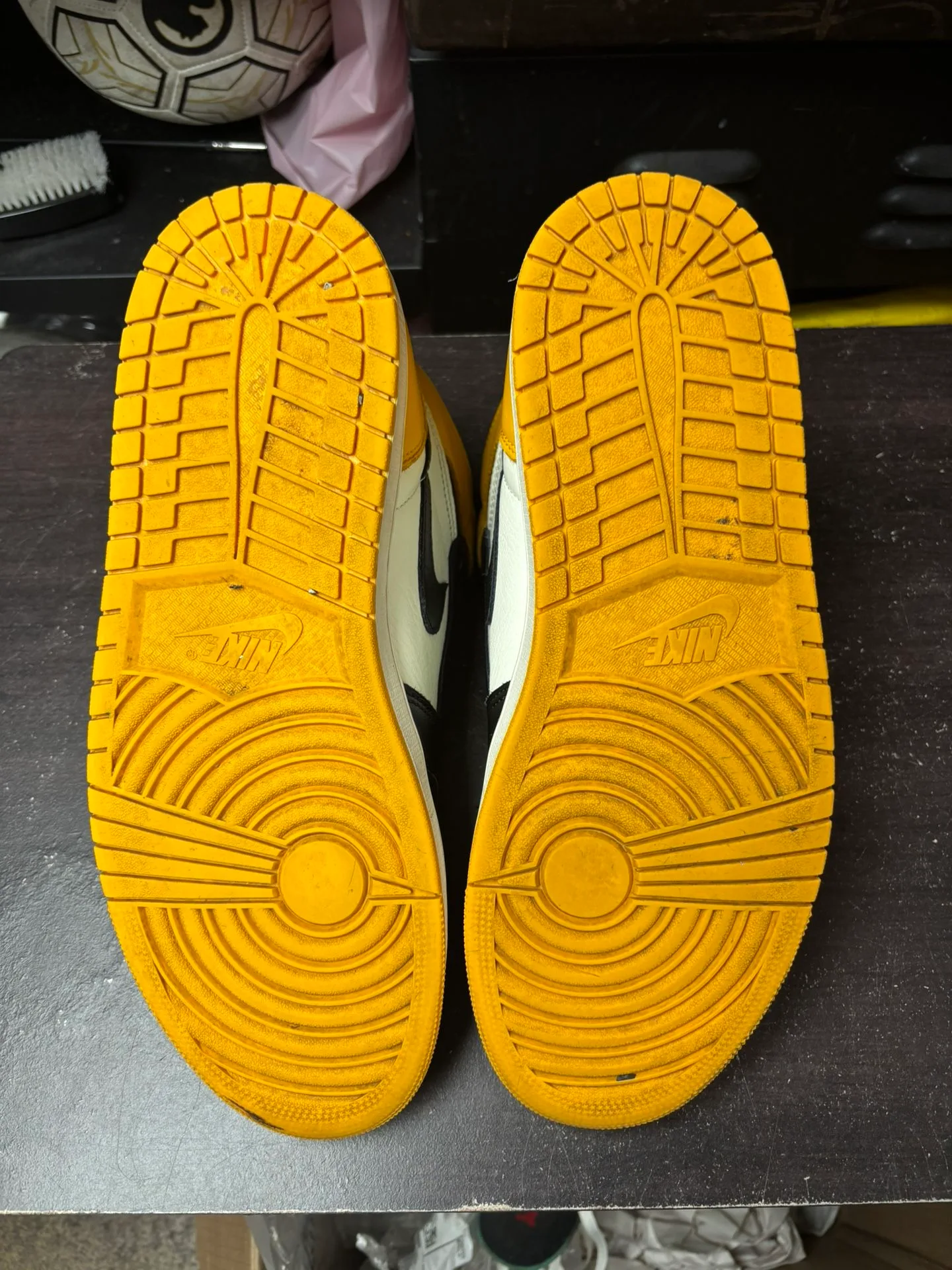 Air Jordan 1 Taxi image indicator(3)