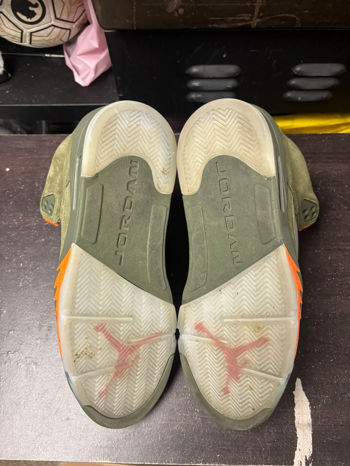 Air Jordan 5 Olive 2024 image indicator(3)