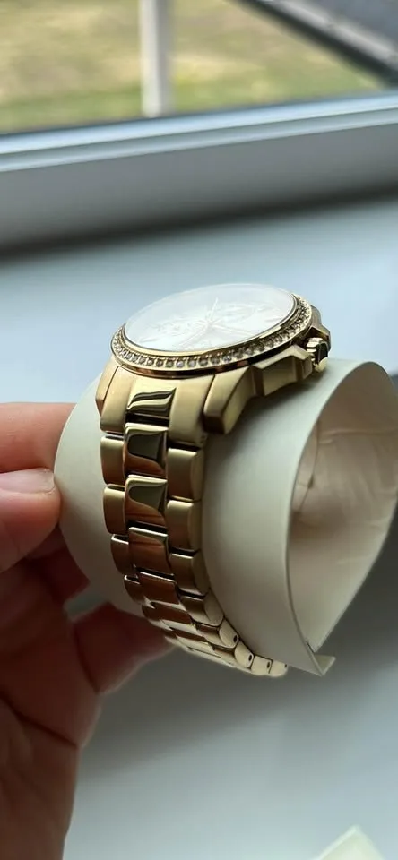 Kenneth Cole ladies watch image indicator(5)