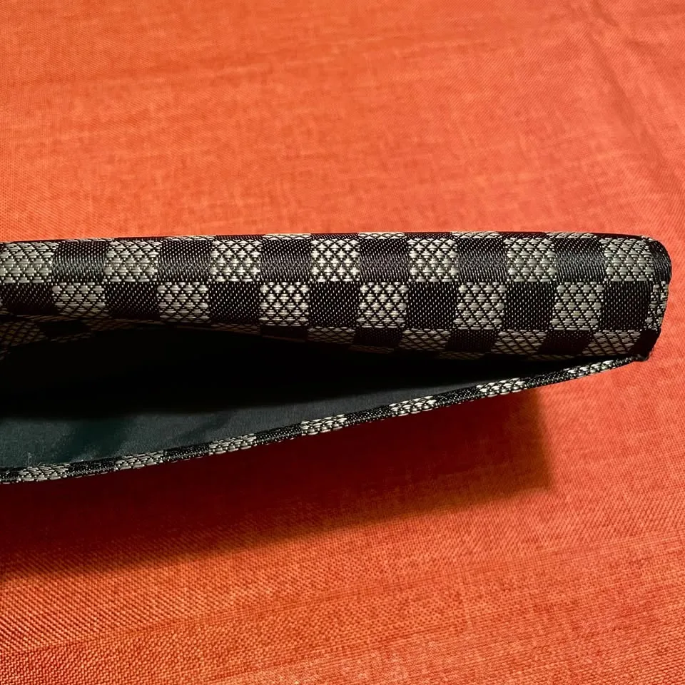 Vintage✨Hugo Valentino Checkered Wallet image indicator(4)