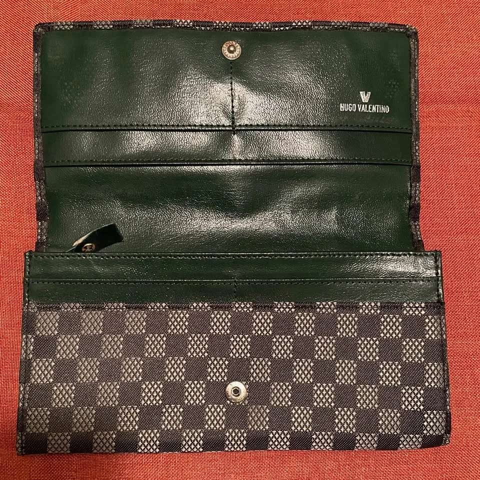 Vintage✨Hugo Valentino Checkered Wallet image indicator(6)
