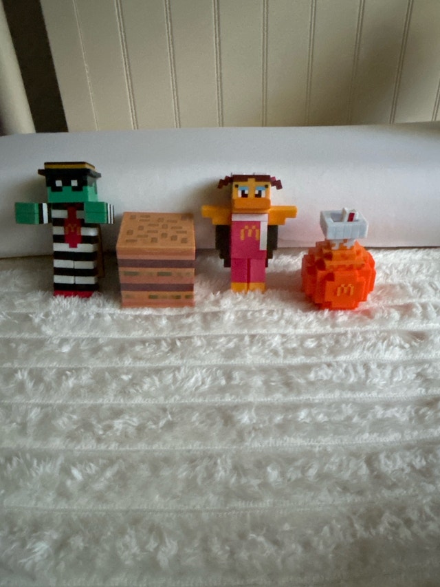 McDonalds Minecraft Figurines