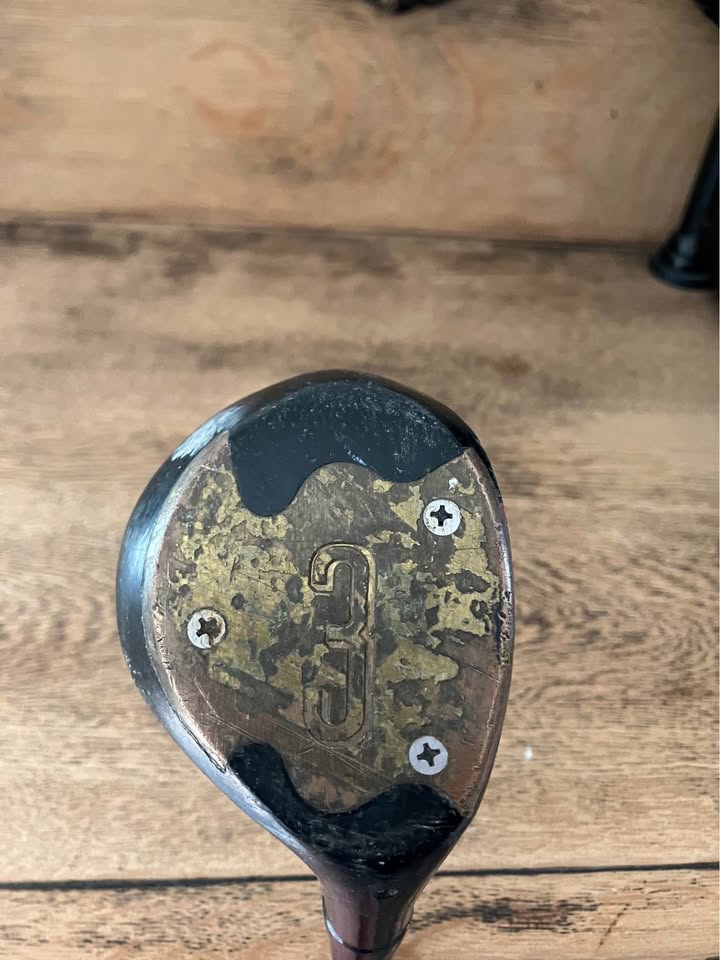 Older Right Handed 3 Driver 40” Shaft golf club - photo 3