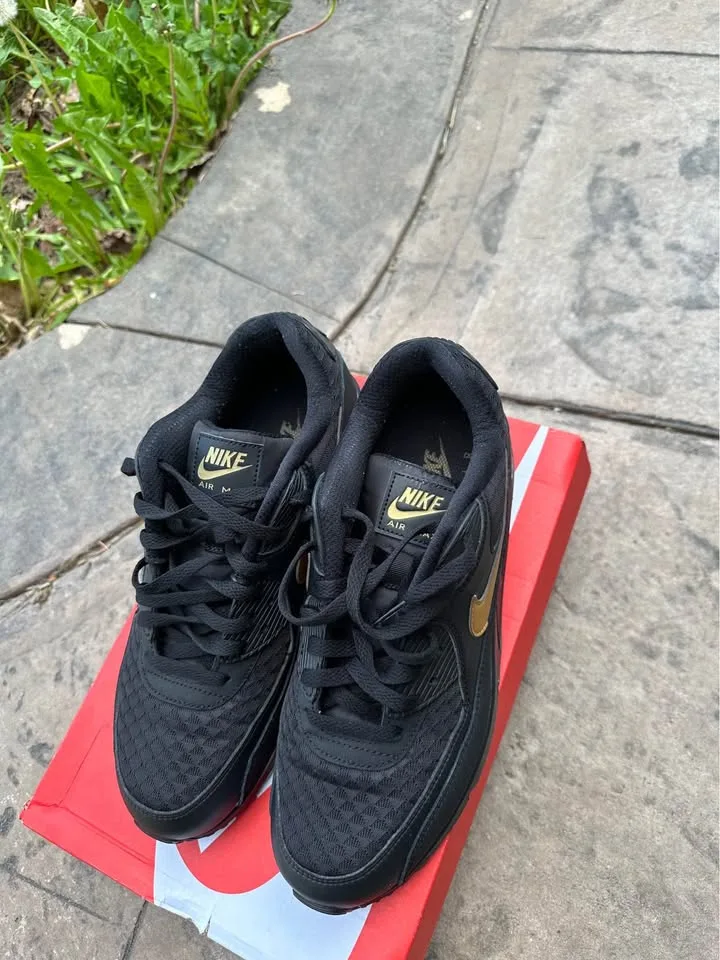 Nike Air Max 90 Black Metallic Gold US10 image indicator(2)