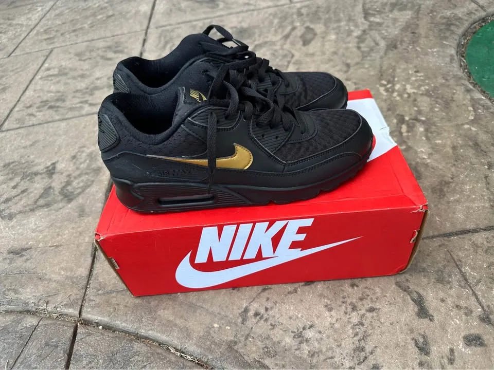 Nike Air Max 90 Black Metallic Gold US10 image indicator(3)