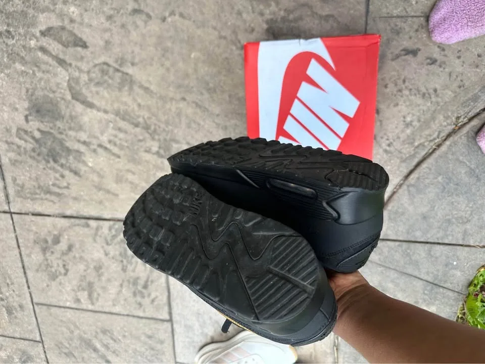 Nike Air Max 90 Black Metallic Gold US10 image indicator(4)