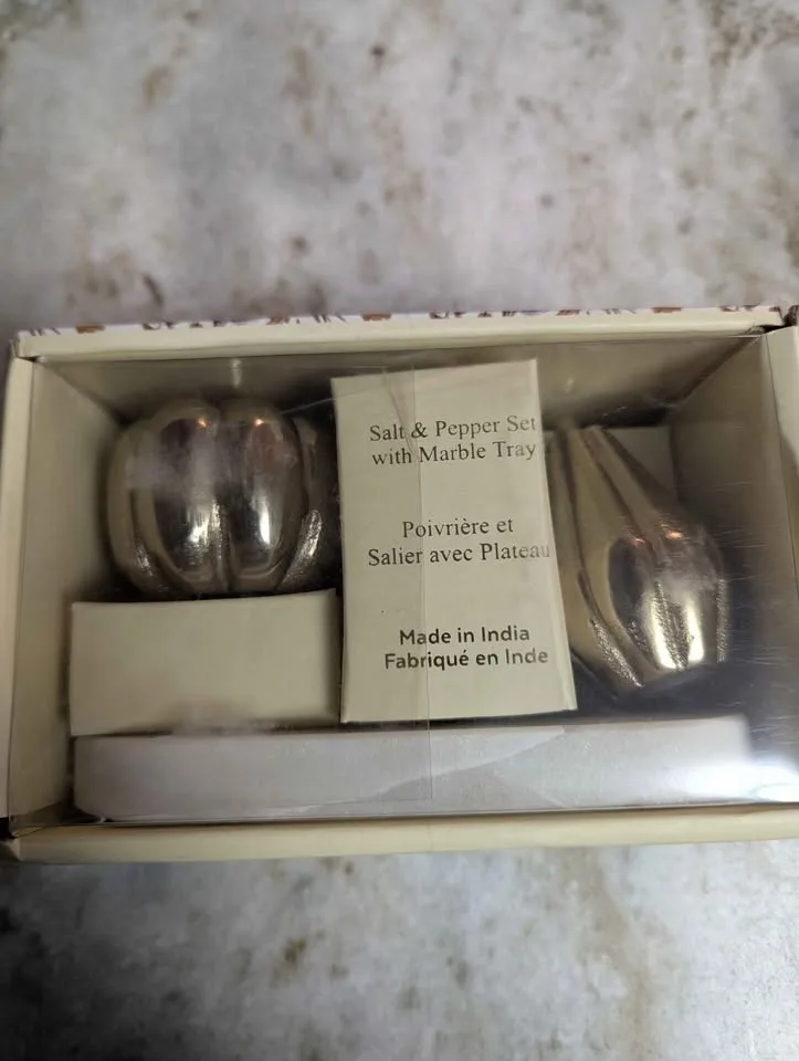 Corelle Sadie 12-Piece Dinnerware Set + Salt & Pepper image indicator(2)