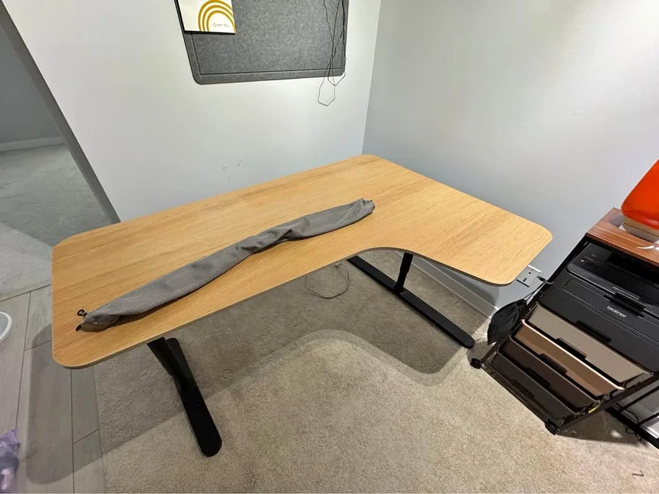 Urgent Must go by Thursday Work desk Office desk Study desk