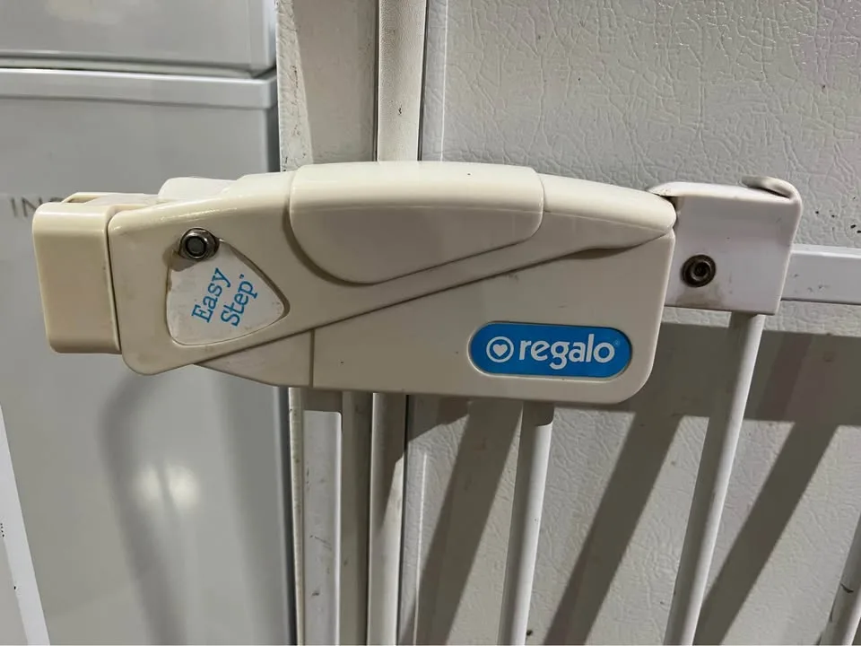 Regalo Baby Gate 29”-45” image indicator(3)