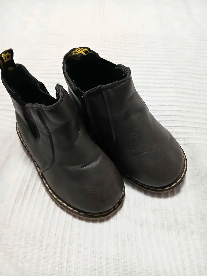 Baby chelsea boots size 23EU/ 5 US