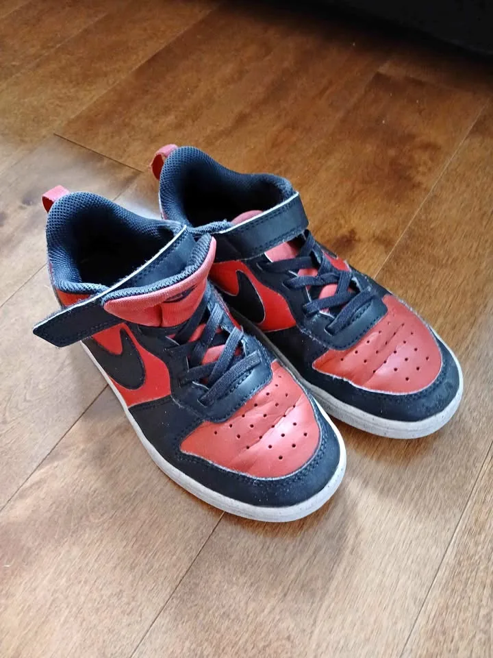 Kids Nike shoes , size 2