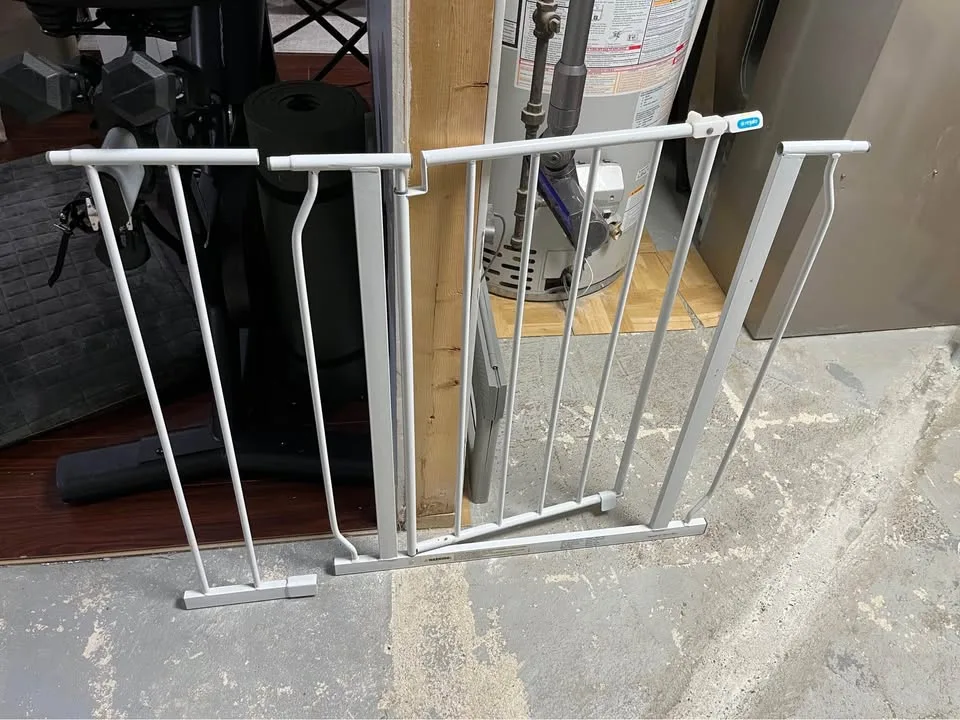 Regalo Baby Gate 29”-37” image indicator(2)