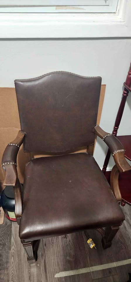 Antique Leather Chair - Dark brown leather