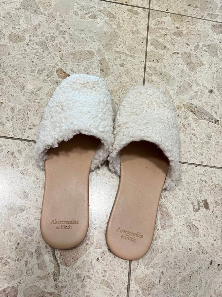 Abercrombie & Fitch Slippers