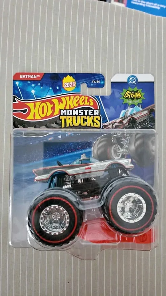 Batman Treasure Hunt Monster Truck Hot Wheels DC comics