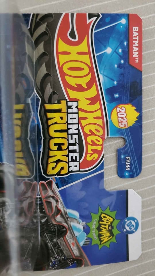 Batman Treasure Hunt Monster Truck Hot Wheels DC comics - photo 3