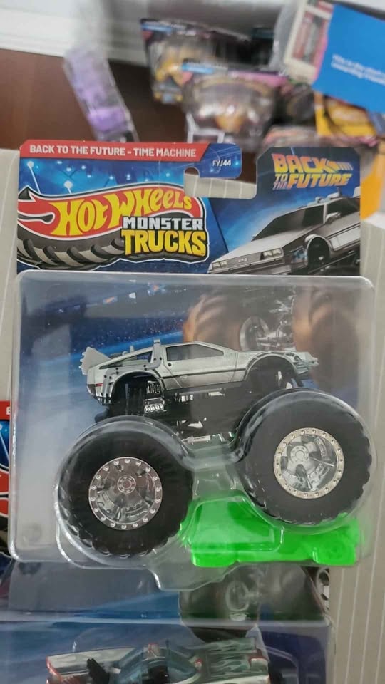 Batman Treasure Hunt Monster Truck Hot Wheels DC comics - photo 5