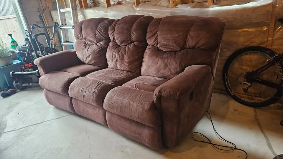 La-Z-Boy Power Reclining Sofa and Rocker Recliner Chair image indicator(3)