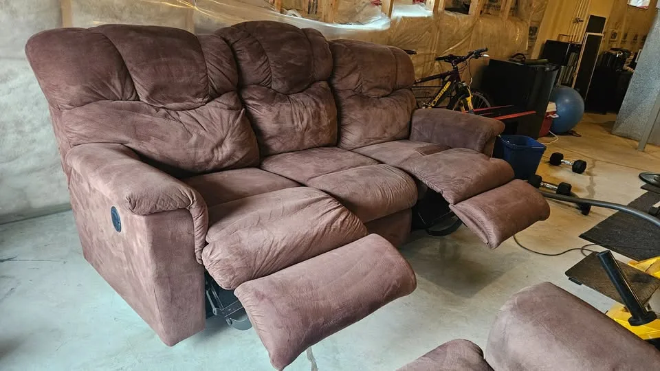 La-Z-Boy Power Reclining Sofa and Rocker Recliner Chair image indicator(4)