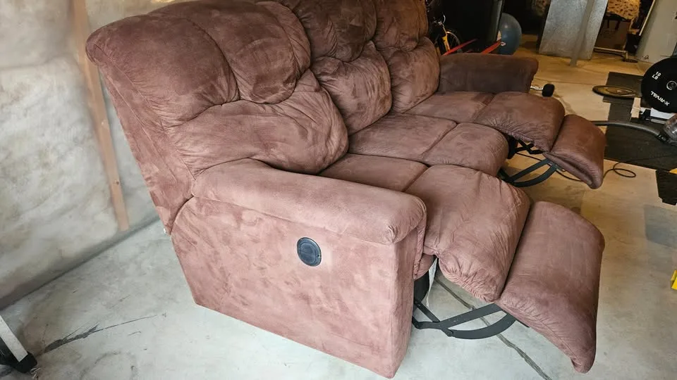 La-Z-Boy Power Reclining Sofa and Rocker Recliner Chair image indicator(5)