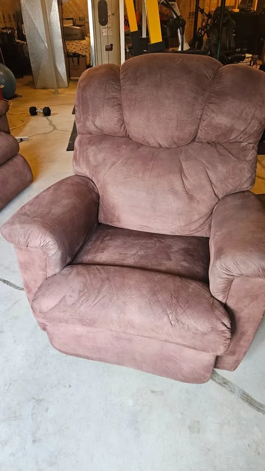 La-Z-Boy Power Reclining Sofa and Rocker Recliner Chair image indicator(6)