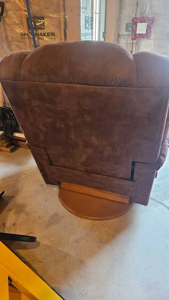 La-Z-Boy Power Reclining Sofa and Rocker Recliner Chair image indicator(7)